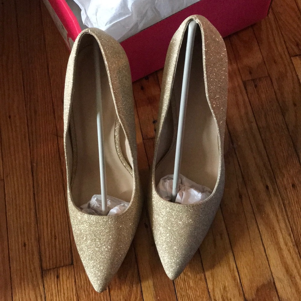 Shoes - Picture 4 of 4